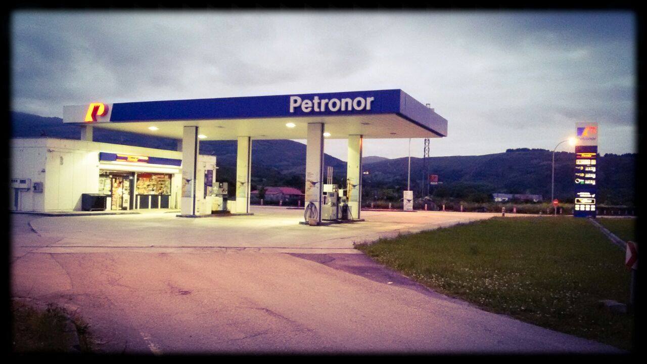 Estación de Servicio Repsol Arenas de Iguña